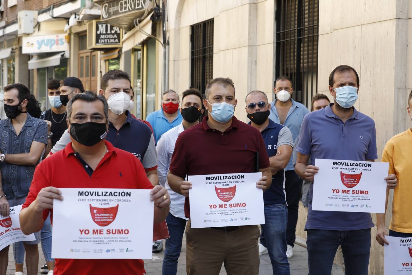 La protesta de los bares y el ocio nocturno en Córdoba, en imágenes