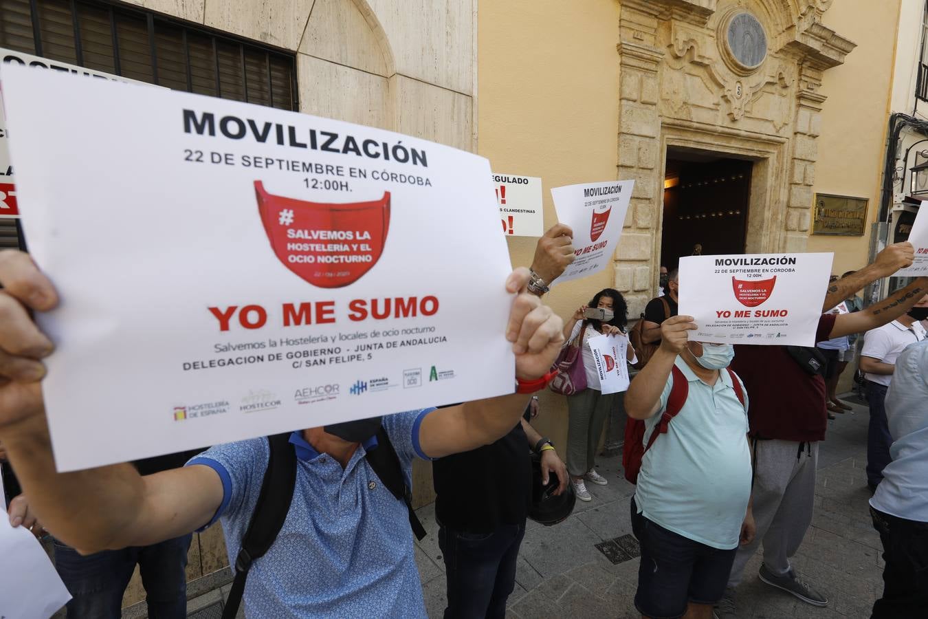 La protesta de los bares y el ocio nocturno en Córdoba, en imágenes