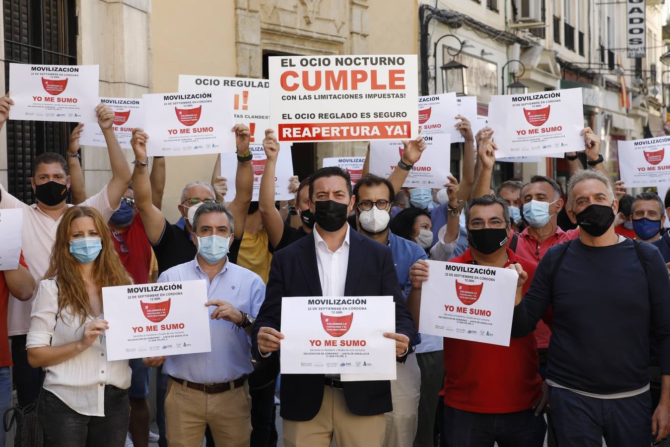 La protesta de los bares y el ocio nocturno en Córdoba, en imágenes