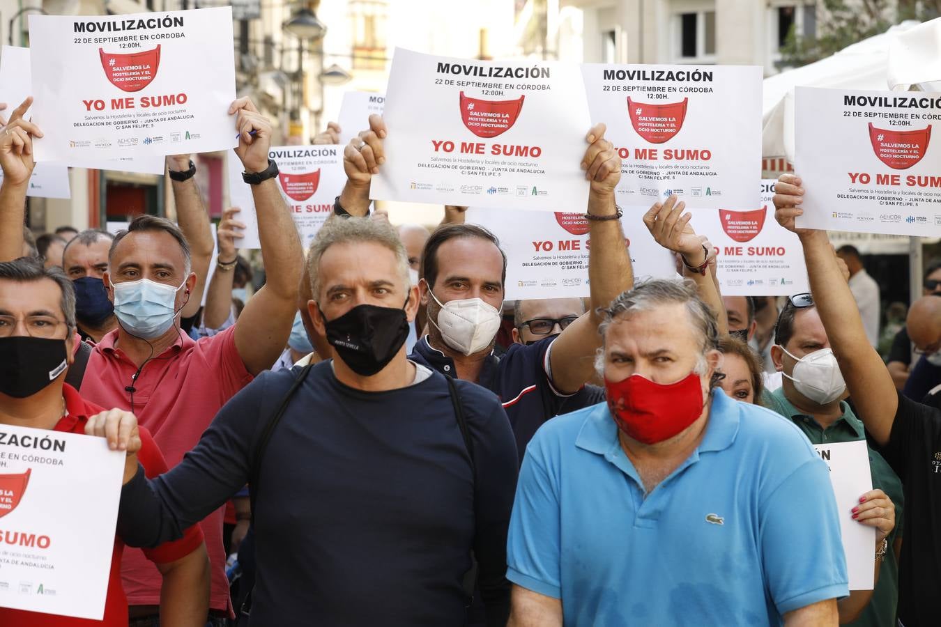 La protesta de los bares y el ocio nocturno en Córdoba, en imágenes