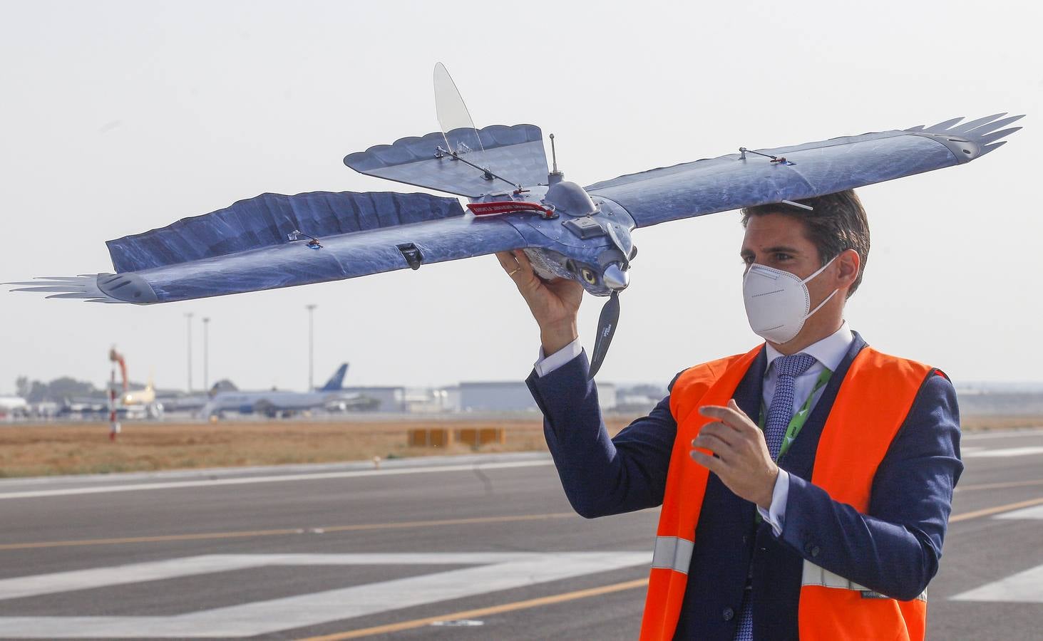 Drones para ahuyentar a la fauna en el aeropuerto de Sevilla