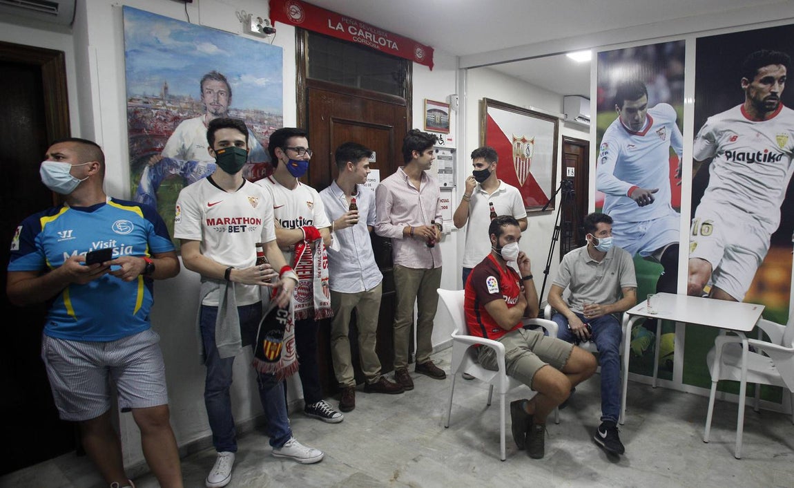 Así viven los aficionados sevillistas la final de la Supercopa de Europa