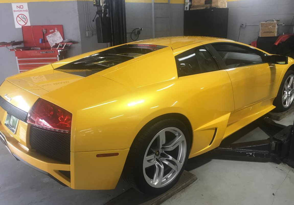Lamborghini Murciélago SV. Pese a que la mayoría de modelos que posee el jugador son SUV en los que viajar con su familia, también hay espacio para los caprichos en forma de súper deportivo. El Lamborghini Murciélago SV que dispone de un motor V12 de 5.5 litros y 670 CV de potencia es uno de ellos.