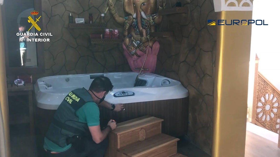 El dudoso gusto de los narcos, en imágenes