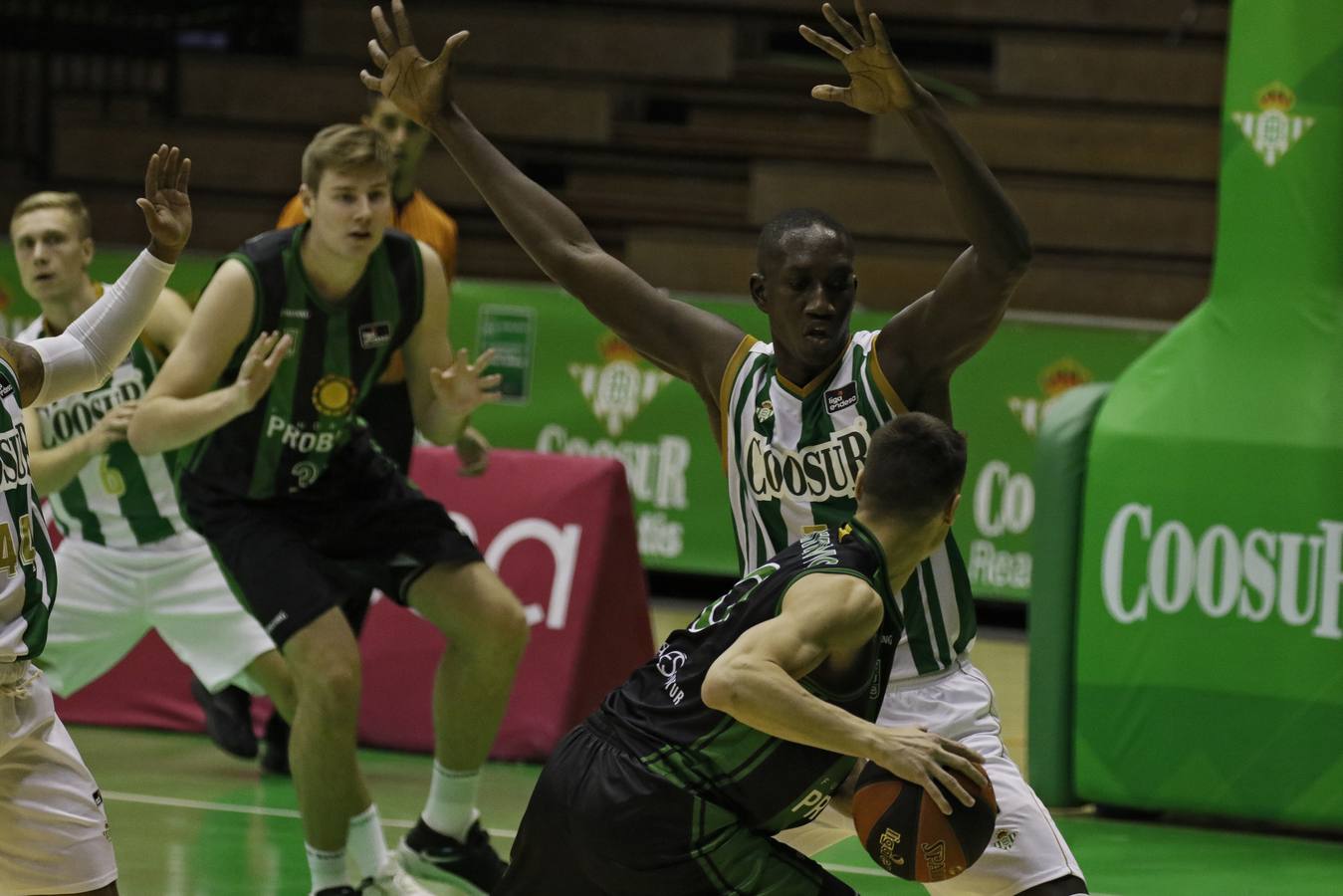 Coosur Real Betis-Joventut de Badalona, en imágenes