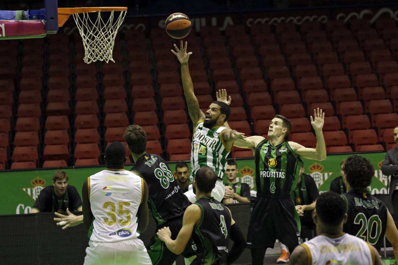 Coosur Real Betis-Joventut de Badalona, en imágenes