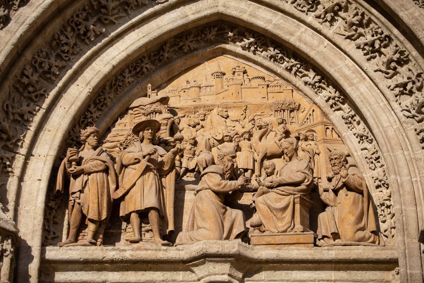 Así se cuidan las puertas de la Catedral de Sevilla