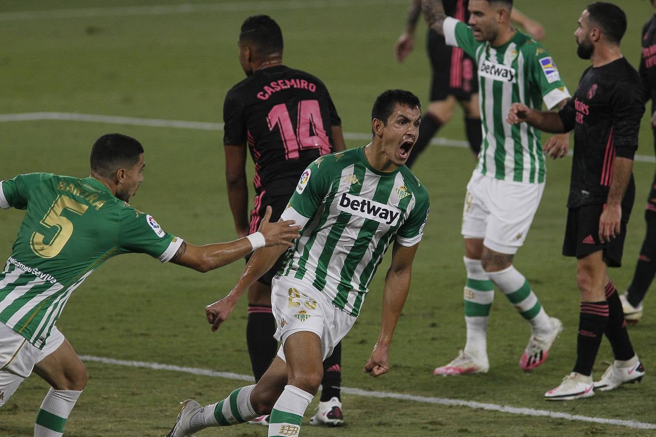 Las mejores imágenes del partido entre el Real Betis y el Real Madrid