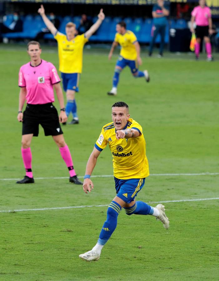 Las mejores imágenes del partido entre el Cádiz C.F. y el Sevilla F.C.