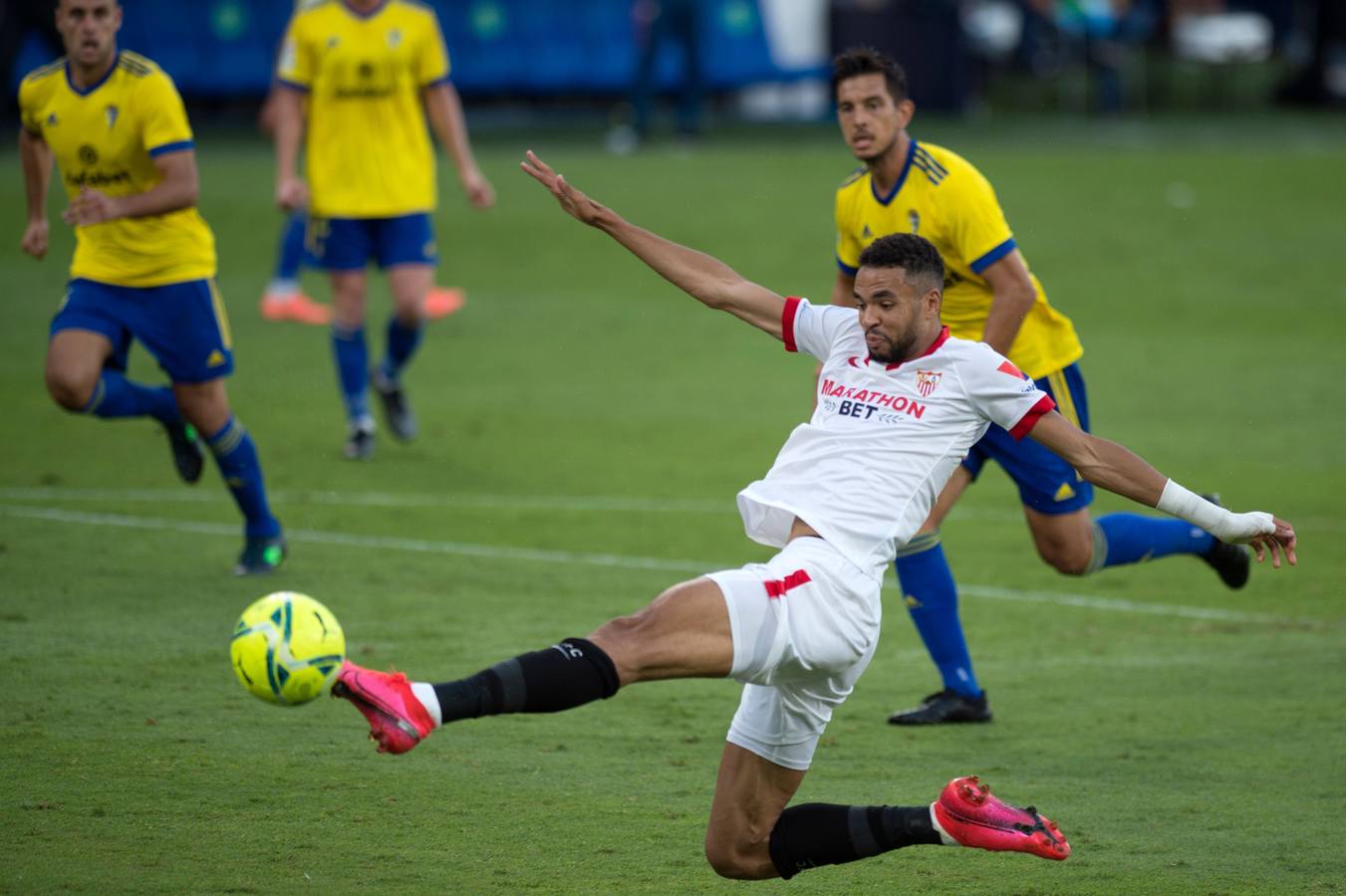 Las mejores imágenes del partido entre el Cádiz C.F. y el Sevilla F.C.