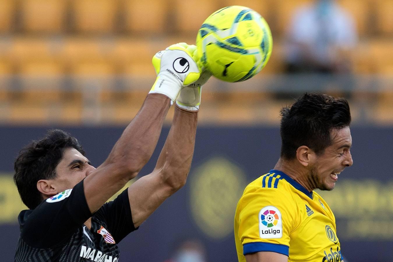 Las mejores imágenes del partido entre el Cádiz C.F. y el Sevilla F.C.