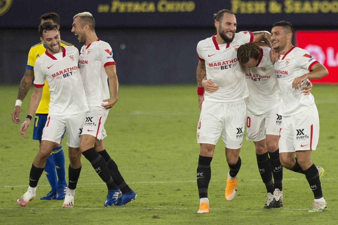 Las mejores imágenes del partido entre el Cádiz C.F. y el Sevilla F.C.