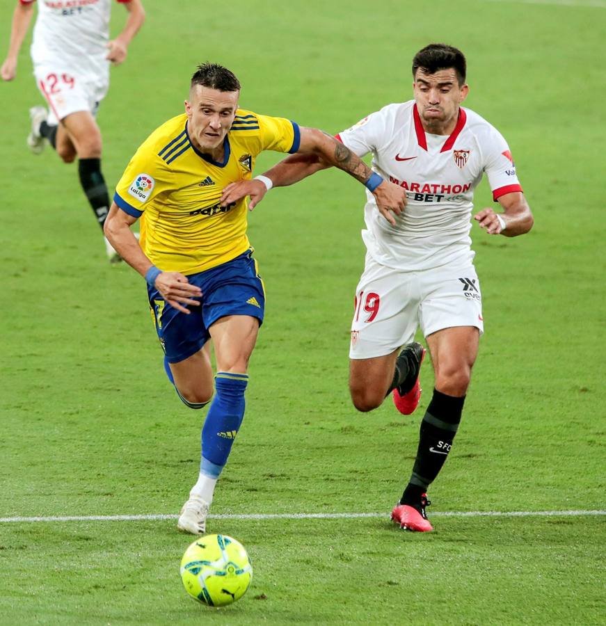 Las mejores imágenes del partido entre el Cádiz C.F. y el Sevilla F.C.