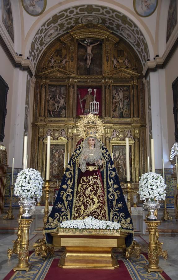 La Virgen del Dulce Nombre durante el día del rezo de su rosario