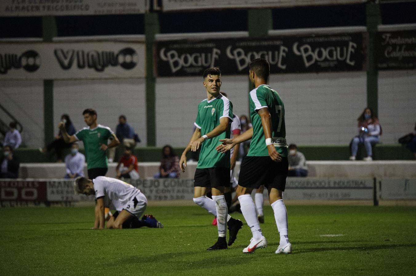 El ambiente y la victoria del Córdoba CF ante el Pozoblanco, en imágenes