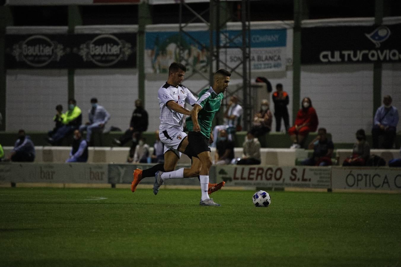 El ambiente y la victoria del Córdoba CF ante el Pozoblanco, en imágenes