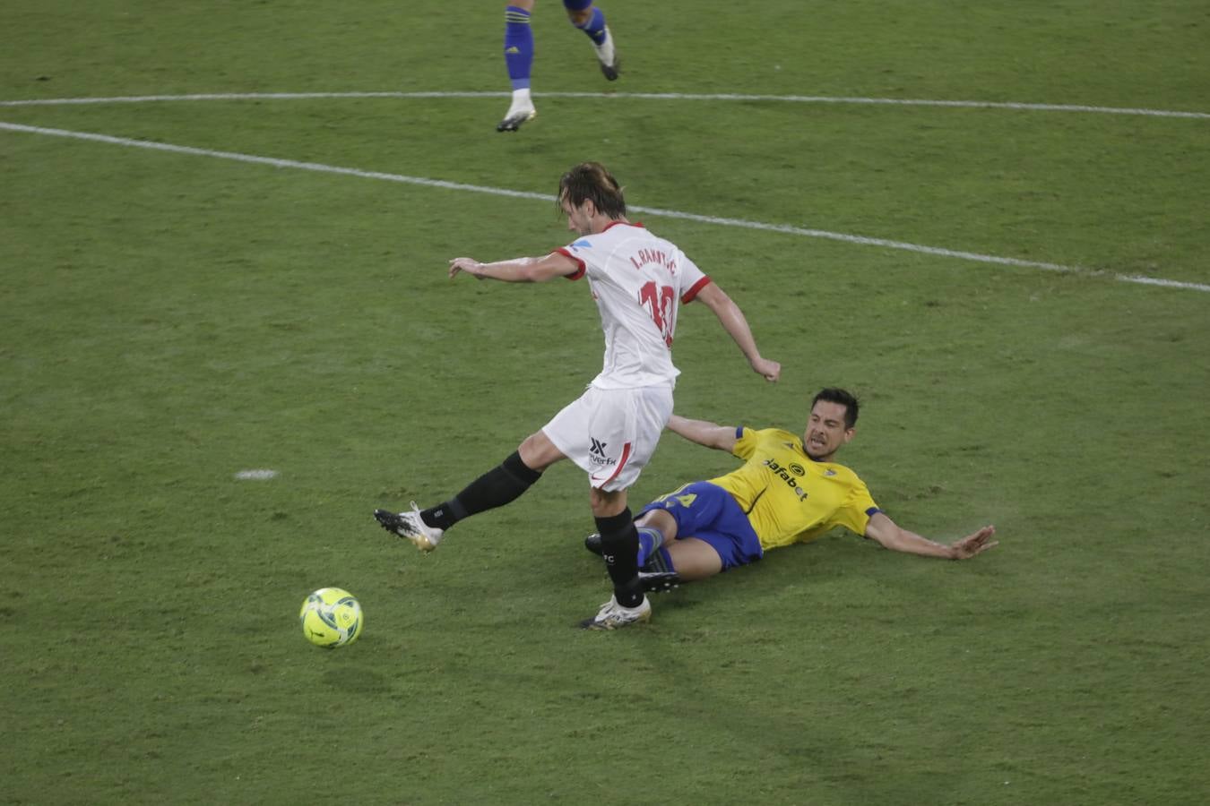 FOTOS: El partido Cádiz CF-Sevilla, en imágenes