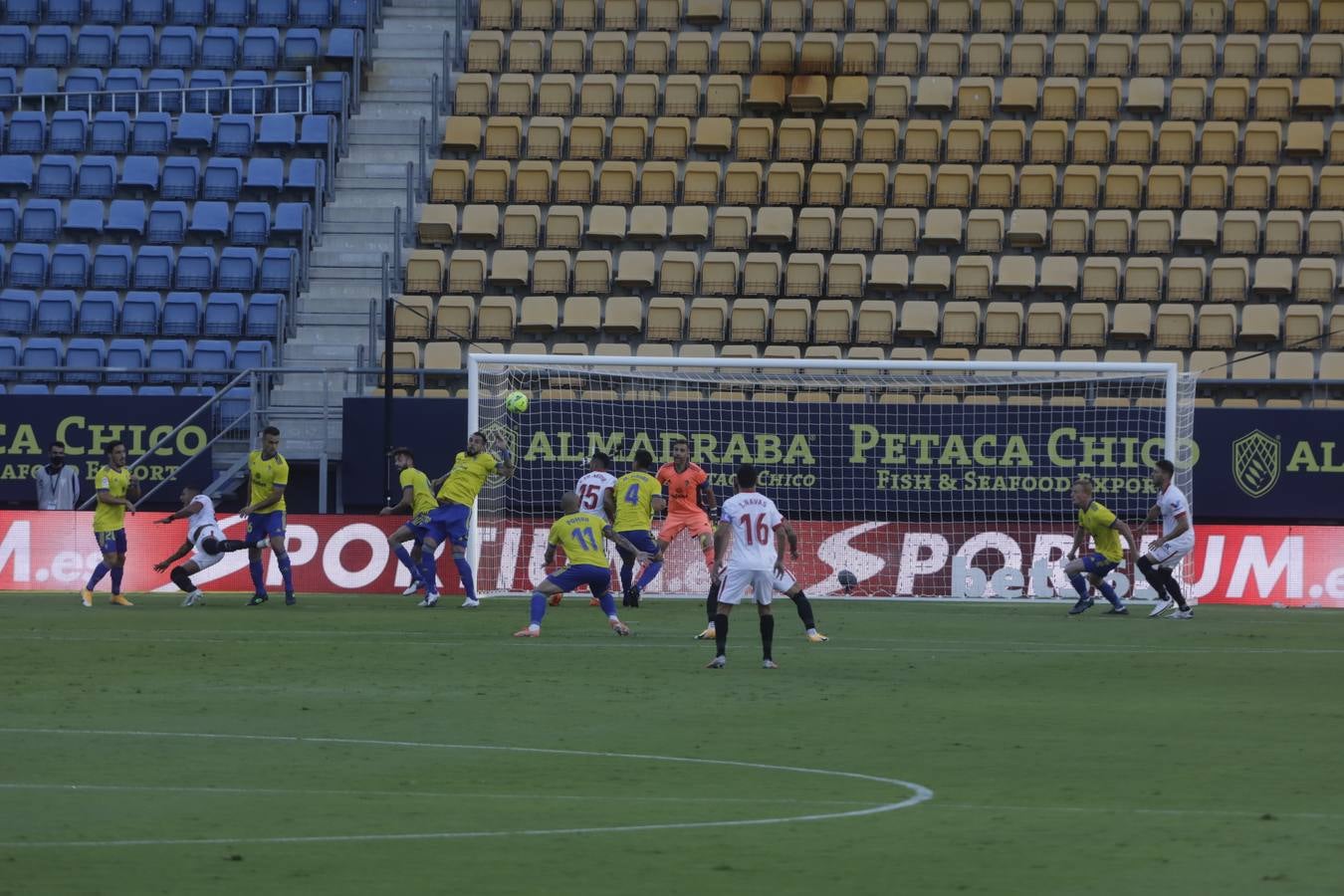 FOTOS: El partido Cádiz CF-Sevilla, en imágenes