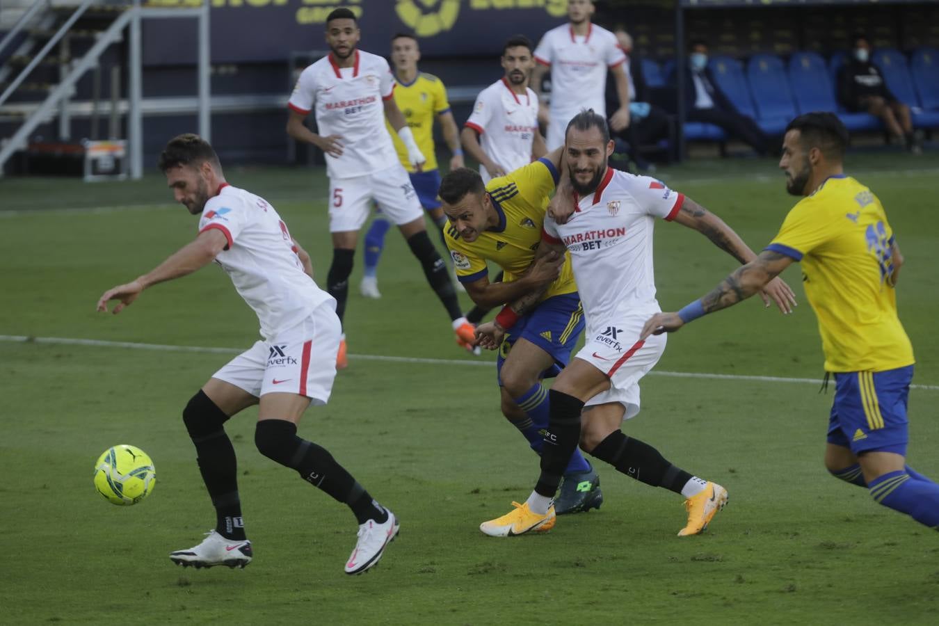 FOTOS: El partido Cádiz CF-Sevilla, en imágenes