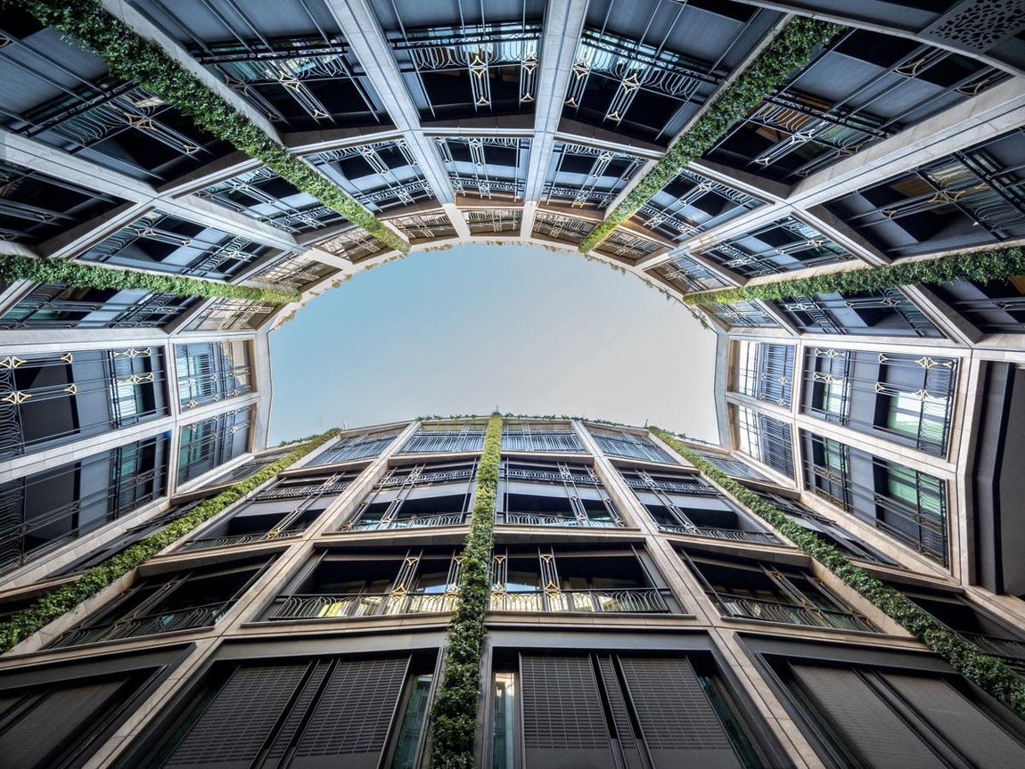 Los patios. El equilibrio perfecto entre tradición y modernidad. Estamos seguros de que estos rincones figurarán entre los más instagrameables de la ciudad.