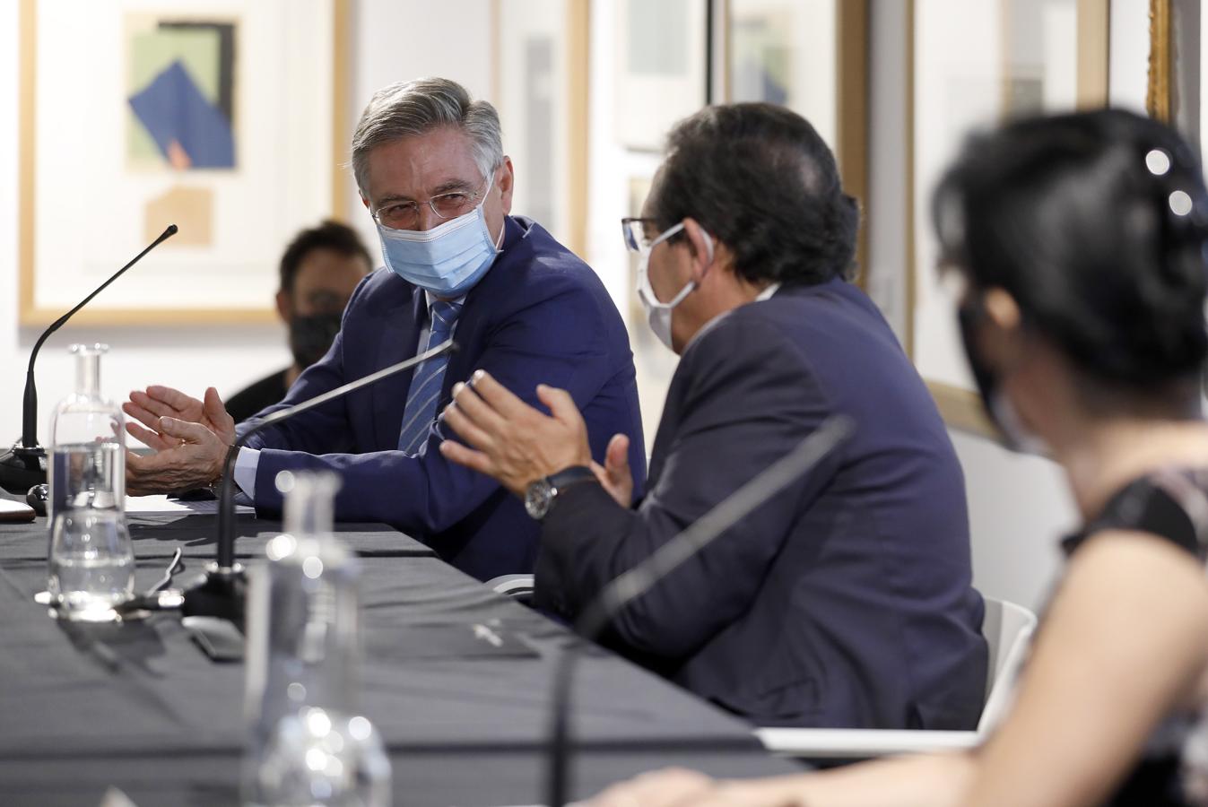 En imágenes, la Fundación Cajasol abre ciclo cultural con la conferencia de Francisco Sánchez Zamorano