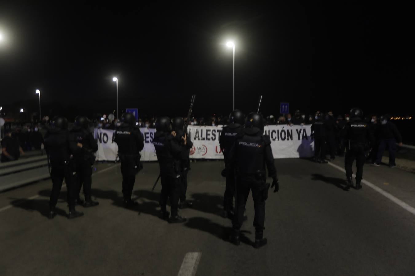 Segundo día de barricadas de la huelga de Alestis