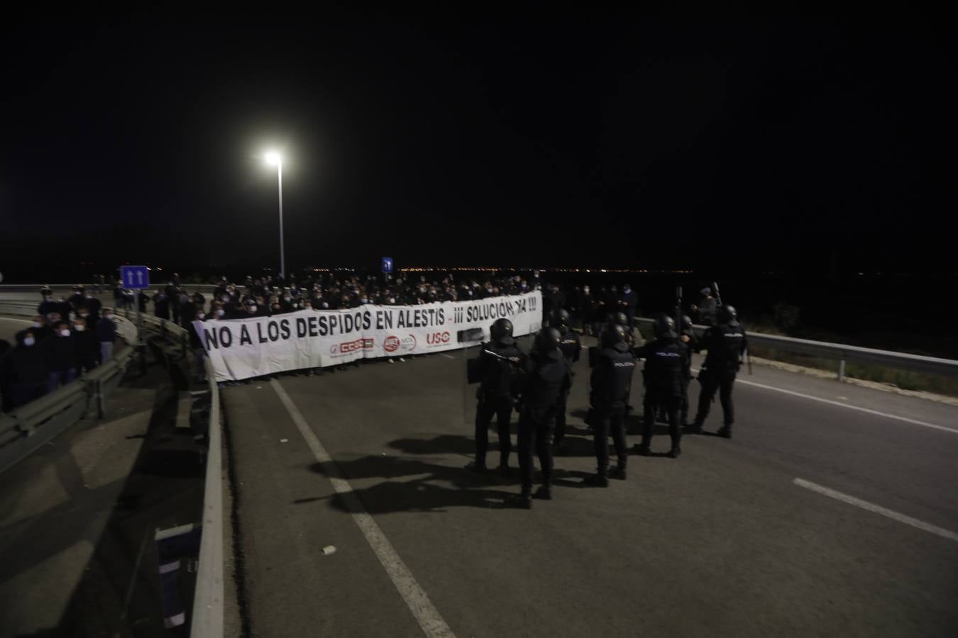 Segundo día de barricadas de la huelga de Alestis