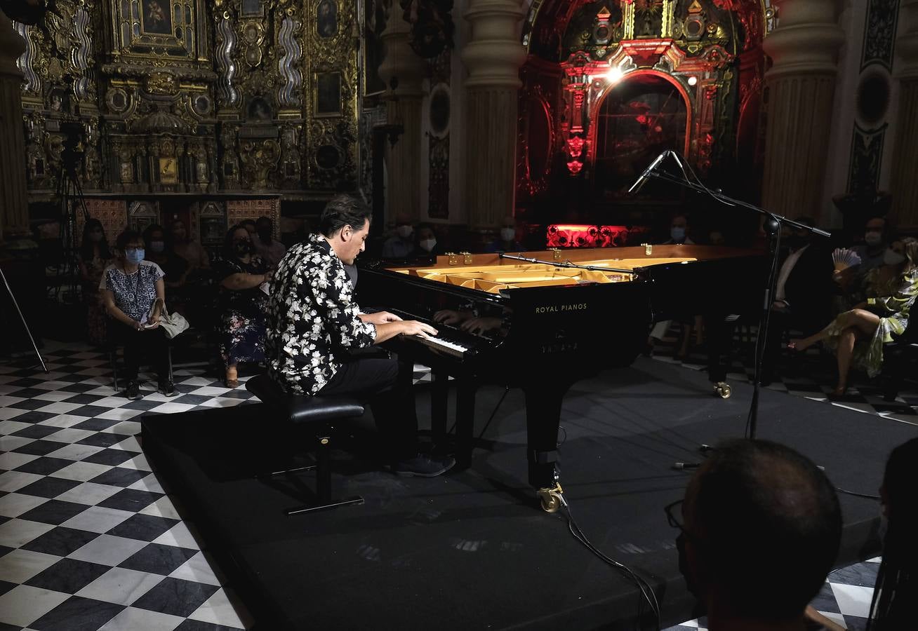 Dorantes muestra su «Identidad» en la Iglesia de San Luis de los Franceses