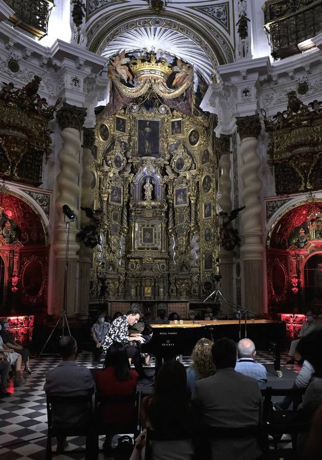 Dorantes muestra su «Identidad» en la Iglesia de San Luis de los Franceses