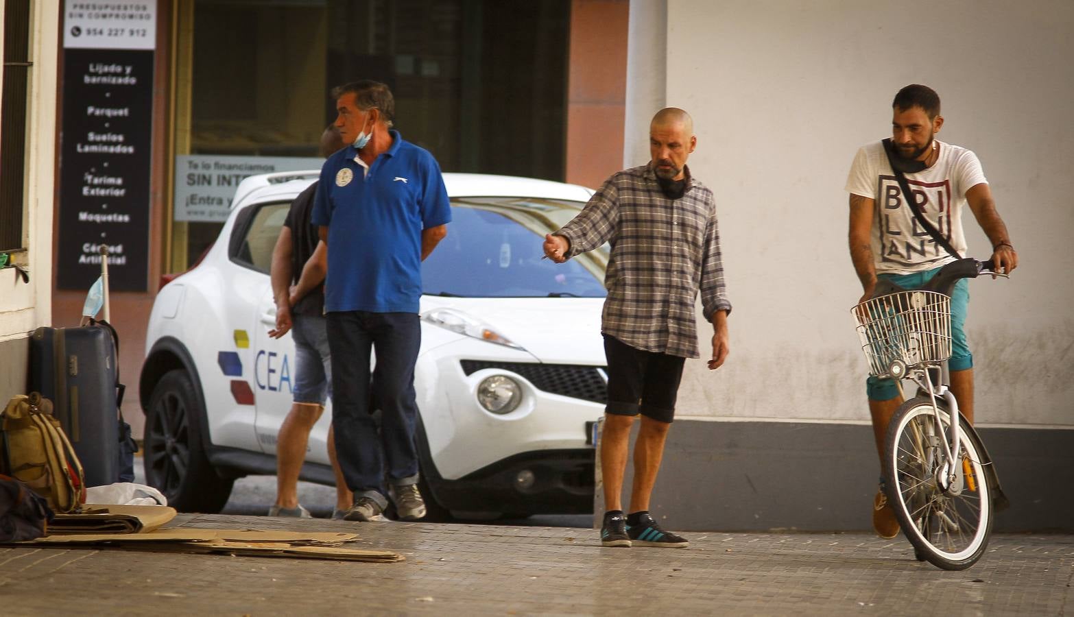 Aumento de indigentes que pasan la noche en los alrededores del Mercado del Arenal