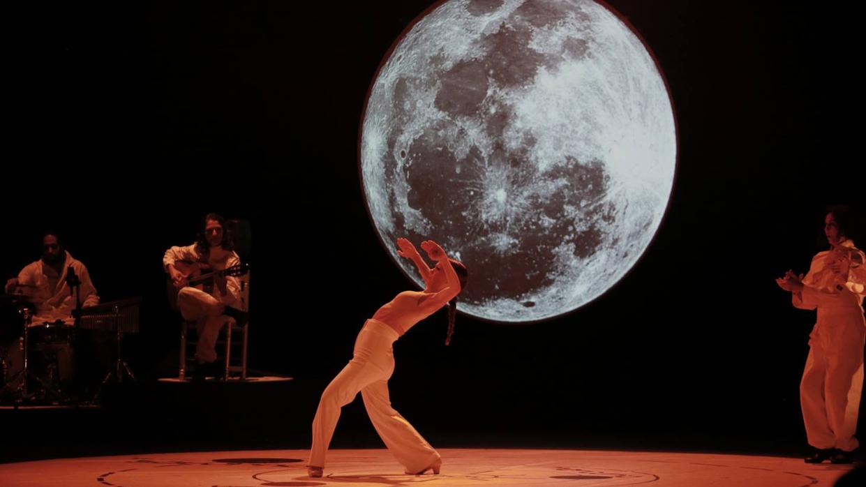 Olga Pericet baila «Un cuerpo infinito» en la Bienal de Flamenco de Sevilla