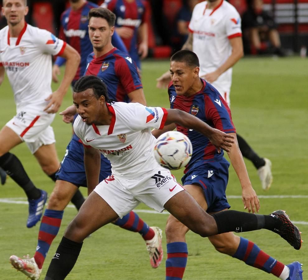 Las mejores imágenes del encuentro entre el Sevilla F.C. y el Levante U.D.