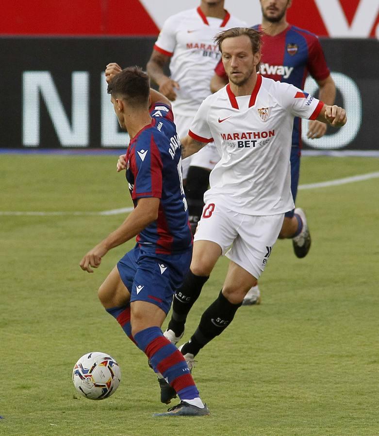 Las mejores imágenes del encuentro entre el Sevilla F.C. y el Levante U.D.