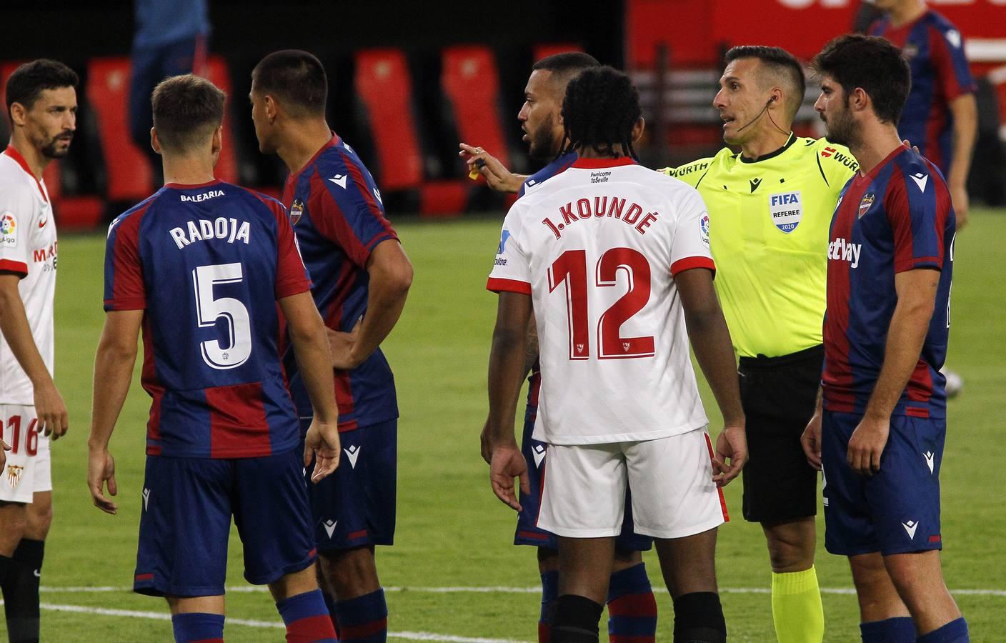 Las mejores imágenes del encuentro entre el Sevilla F.C. y el Levante U.D.