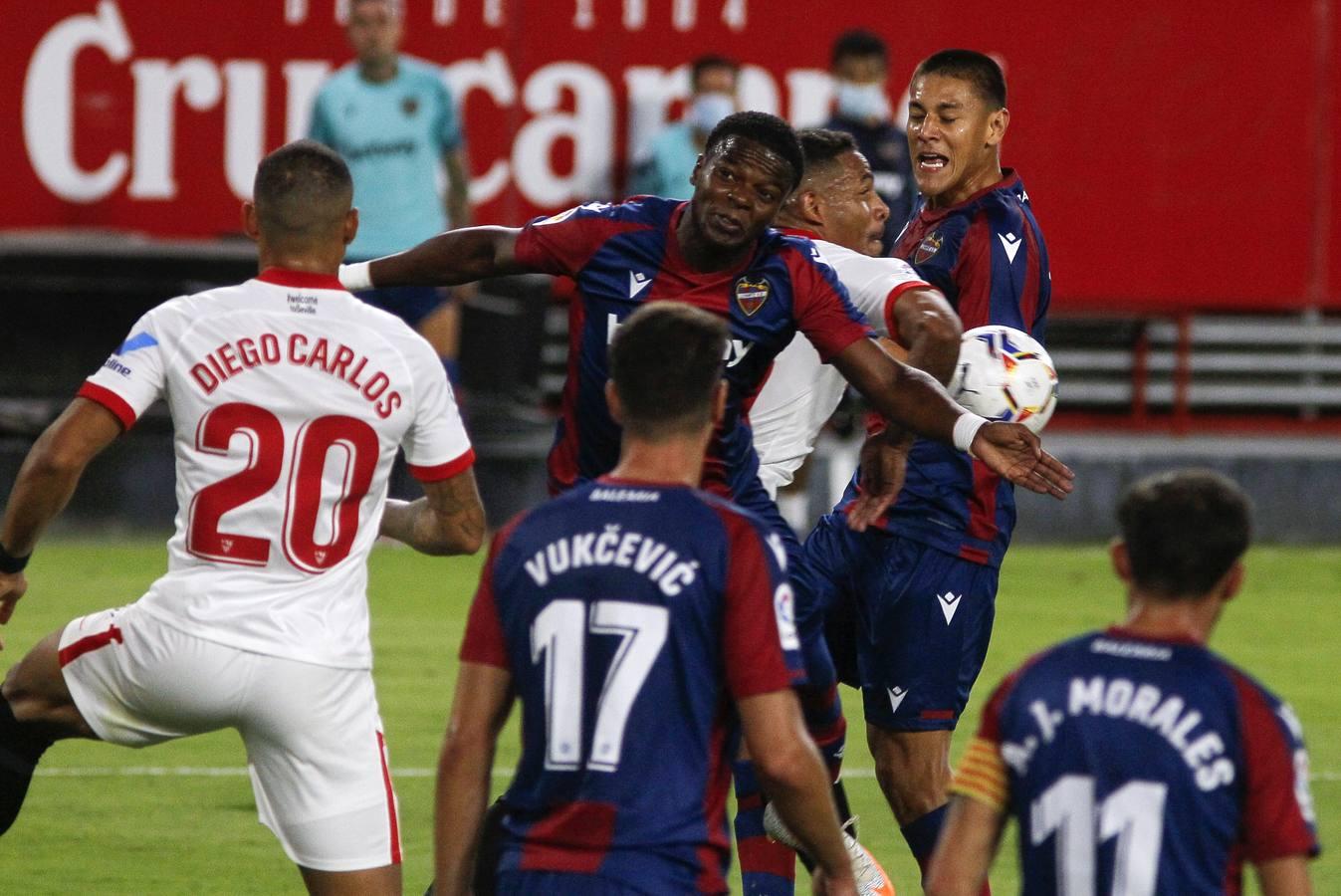 Las mejores imágenes del encuentro entre el Sevilla F.C. y el Levante U.D.