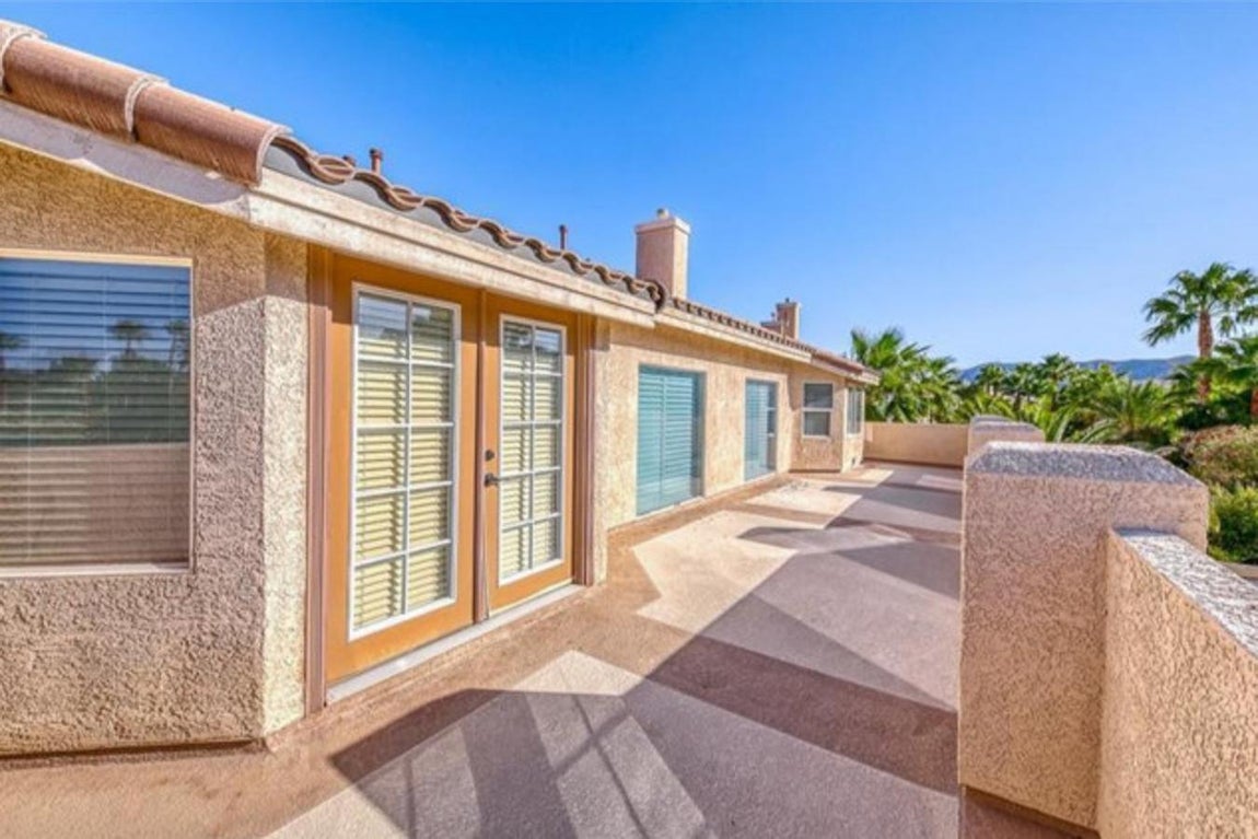 La neuva casa, mucho más económica. A la espera de vender esta mansión parece que no ha podido esperar para adquirir una nueva casa, aunque situada en Las Vegas y que parece que se convertirá en su nueva residencia habitual. A diferencia de los 16,4 millones que pide por la otra, en esta ocasión ha tenido que desembolsar 765.000 dólares.