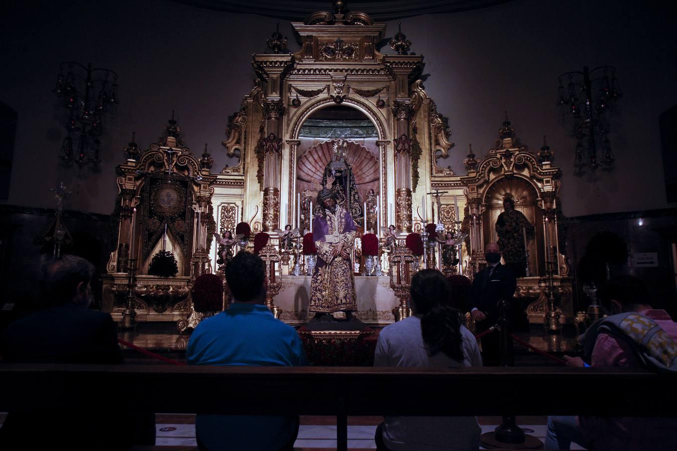 Besamanos del Gran Poder: El Señor recibe a los sevillanos en su Basílica