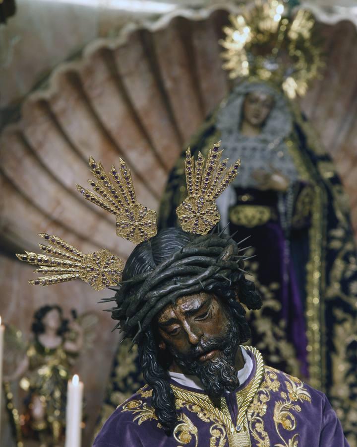 Besamanos del Gran Poder: El Señor recibe a los sevillanos en su Basílica