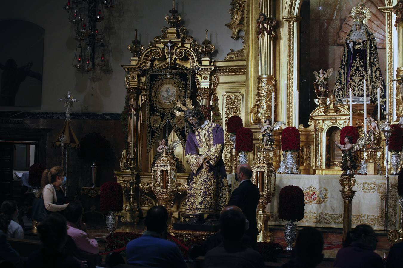 Besamanos del Gran Poder: El Señor recibe a los sevillanos en su Basílica