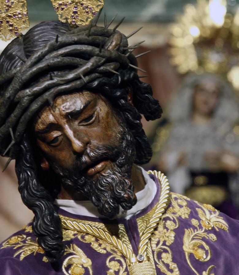 Besamanos del Gran Poder: El Señor recibe a los sevillanos en su Basílica