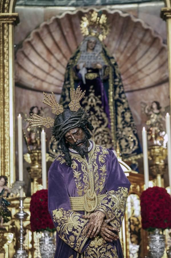 Besamanos del Gran Poder: El Señor recibe a los sevillanos en su Basílica