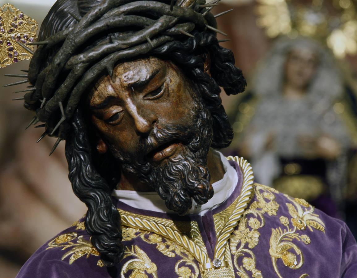 Besamanos del Gran Poder: El Señor recibe a los sevillanos en su Basílica