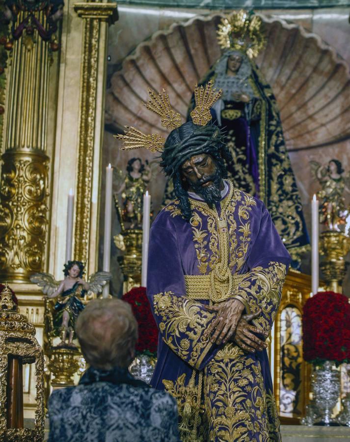 Besamanos del Gran Poder: El Señor recibe a los sevillanos en su Basílica