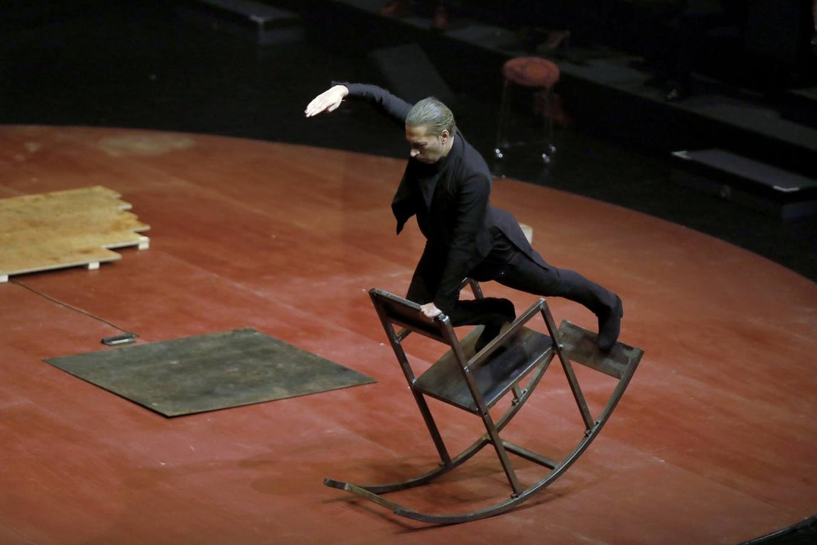 Israel Galván &amp;amp; Le Cirque Romanés presentan «Gatomaquia» en la Bienal