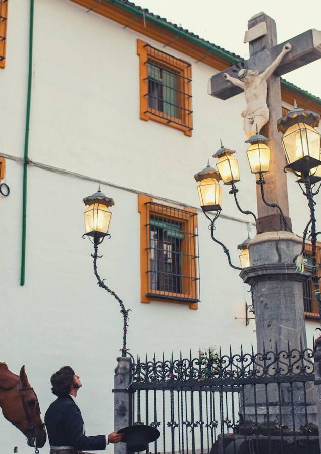 En imágenes, el saludo de Morante de la Puebla al Cristo de los Faroles de Córdoba