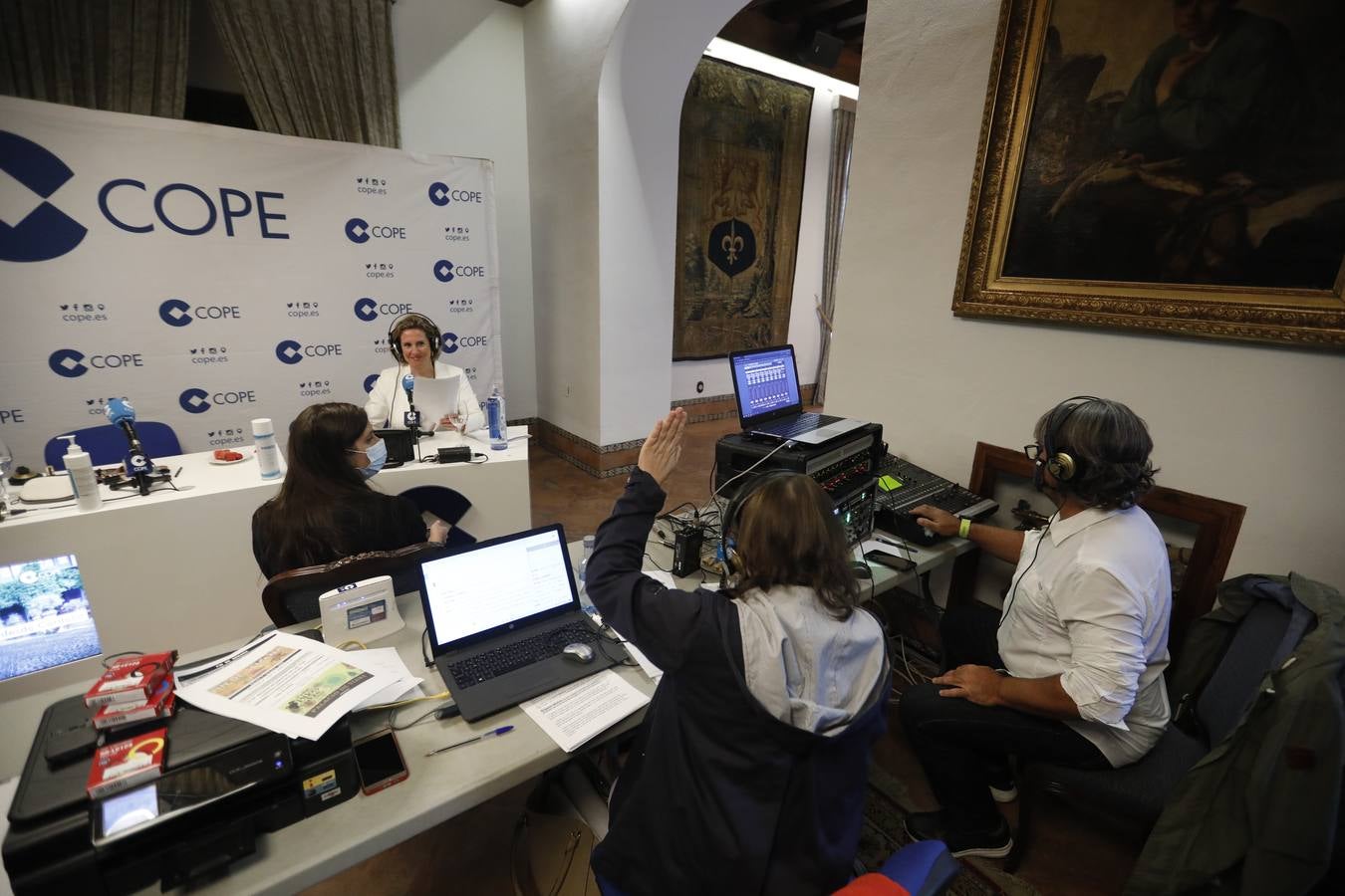 La emisión de «Fin de Semana» de Cope desde el Palacio de Viana, en imágenes