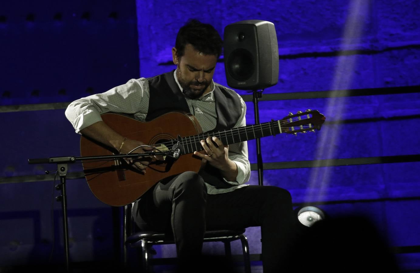 La guitarra de Dani de Morón resuena en la Bienal de Sevilla