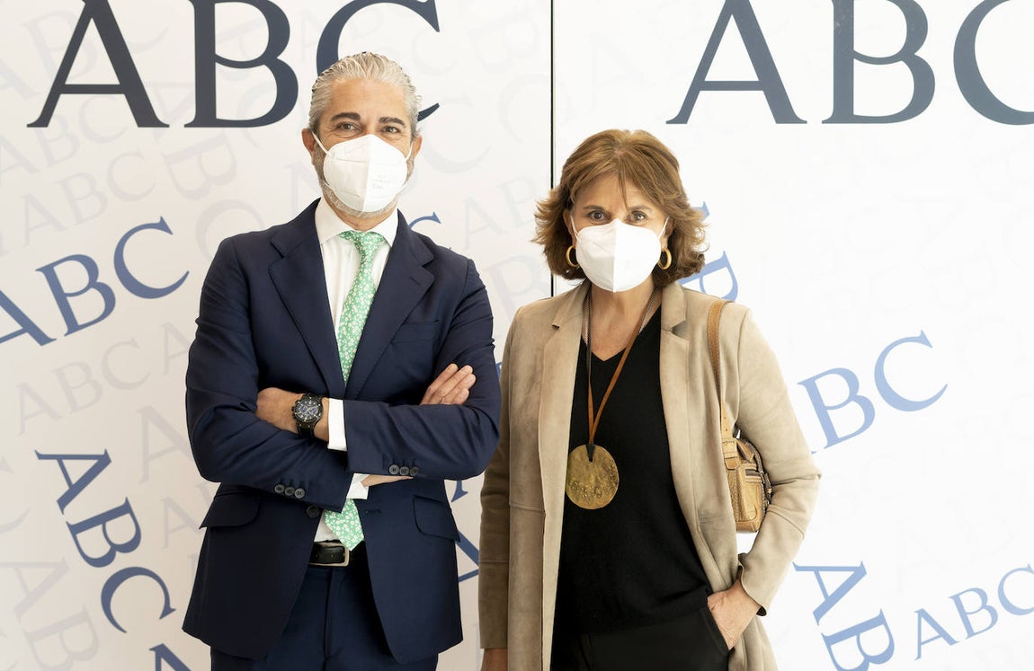 Ignacio González, director de comunicación de Audi, junto a Belen Lacalle, directora de Jaguar Land Rover Iberia. 