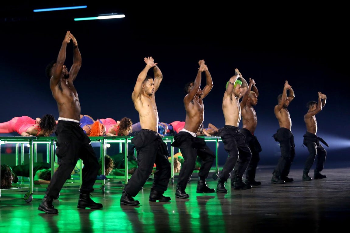 El desfile de Rihanna que ha ofendido a la comunidad islámica, en imágenes