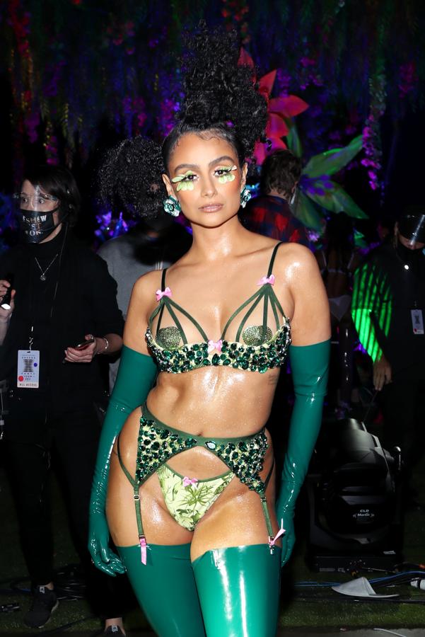 El desfile de Rihanna que ha ofendido a la comunidad islámica, en imágenes